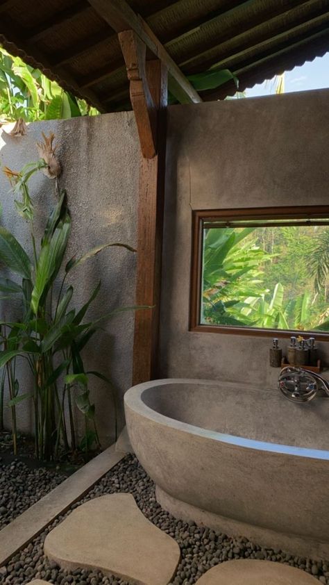 Outdoor Bathroom Design Ideas Rustic, Bali Style Home Exterior, Bali Inspired Home Exterior, Bali Inspired Bathroom, Bali Bathroom Ideas, Bali House Design Villas, Unique Bathroom Floor, Bali Bathroom, Japanese Spa