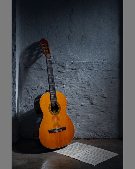 Guitar Still Life Photography, Reference Photos For Artists, Guitar Photography, Test Shoot, Group Project, Guitar Stand, Still Life Oil Painting, Classical Guitar, Food Snapchat