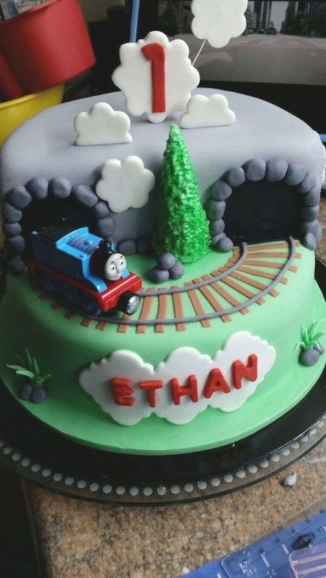 Birthday Cakes Fondant, Train Birthday Cakes, Train Birthday Party Cake, Thomas Train Birthday Cake, Thomas And Friends Cake, Thomas The Train Engine, Thomas Birthday Cakes, Thomas Train Birthday, Thomas The Train Birthday