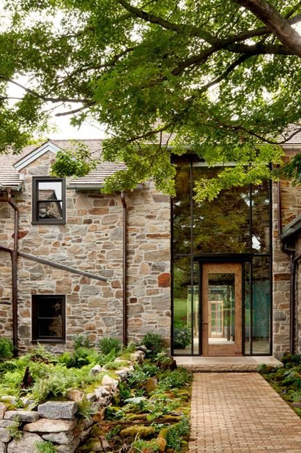 country home with antique stone walls and large windows Antique Stone Wall, Old Country Houses, Rural House, Foyer Design, Exterior Stone, Design Exterior, Stone Houses, Stone House, Walkway