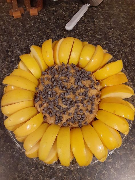 Sunflower Birthday Party Food, Maze Birthday Party, Party Refreshments, Sweet Sixteen Party Ideas, Birthday Sunflower, Sunflower Birthday Parties, Sunflower Birthday, Sunflower Party, Sweet Sixteen Party