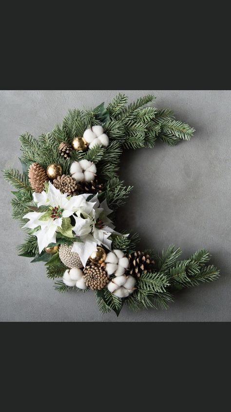 Yule Wreath, Crescent Moon Wreath, Moon Wreath, Yule, Crescent Moon, Crescent, Christmas Wreaths, Wreath, Moon