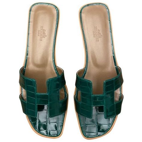 Emerald Green Sandals, Hermes Sandals, Hermes Oran Sandals, Dream Summer, Green Sandals, Minimalist Wardrobe, Green Shoes, Aesthetic Grunge, Baddie Outfits