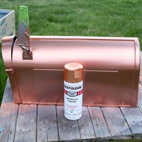 Copper Mailbox Diy, Plastic Mailbox Ideas, Mailbox Makeover Paint, Decorating Mailboxes Ideas, Spray Paint Mailbox Diy, Paint Mailbox Ideas, Plastic Mailbox Makeover Ideas, Paint Mailbox Diy, Diy Mailbox Ideas Outdoor