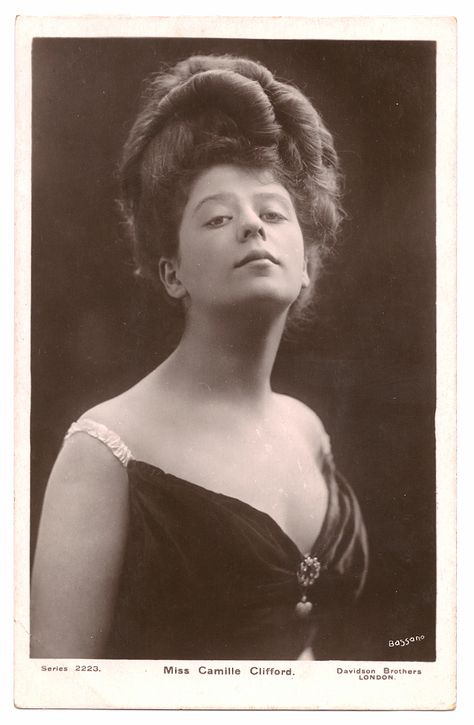 Camille Clifford Camille Clifford, Gibson Girl Hair, 1900 Fashion, Victorian Beauty, Teased Hair, Gibson Girl, Hairstyle Tutorial, Famous Models, Hair Reference