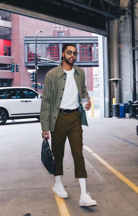 D'angelo Russell Fashion, Cropped Jeans Men, Black Men Casual Style, Cropped Pants Outfit, Nba Outfit, Nba Fashion, Mens Casual Outfits Summer, Style Inspiration Casual, Street Style Outfits Men