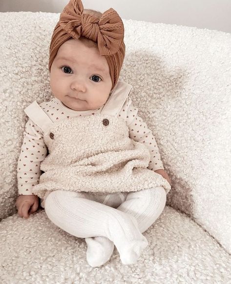 4 Month Old Winter Outfits, Baby Girl Sweater Outfits, Winter Outfits Babygirl, Baby Girl Outfit Inspiration, Newborn Spring Outfits, Winter Baby Outfits Girl, Newborn Girl Winter Outfits, Infant Fall Outfits Girl, Baby Winter Outfits Girl