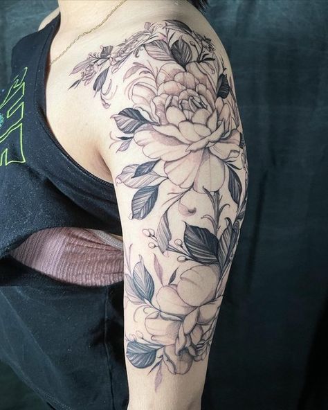 (1) Papi Chingalini on Twitter: "🌸floral half sleeve🌸 https://t.co/e9DDWXsILP" / Twitter Tea Rose Tattoo, Forearm Flower Tattoo, Beautiful Flower Tattoos, Floral Tattoo Sleeve, Floral Sleeve, Tea Rose, Tattoo Sleeve, Tea Roses, Rose Tattoo