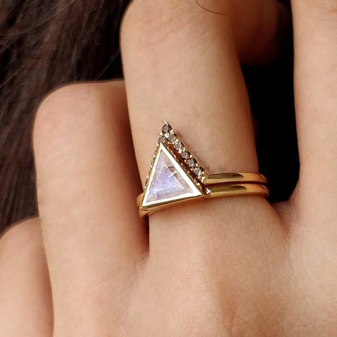 Triangle Engagement Ring, Quartz Wedding Ring, Engagement Ring Stacking, Tragus Jewelry, Alternative Bridal, Triangle Ring, Gold Triangle, Gold Rings Fashion, Bridal Engagement Rings