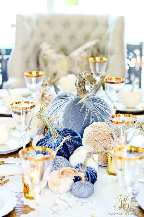 Glam Fall Dining Room Tour + Velvet Pumpkin Table - Randi Garrett Design. Gold chargers, white plates, gold flatware, embroidered napkins, gold rimmed stemware, blue velvet pumpkins Thanksgiving Table Settings Elegant, Blue Fall Decor, Outside Fall Decor, Entryway Door, Table Halloween, Fall Dining Room, Interior Boho, Autumn Dining, Fall Thanksgiving Decor