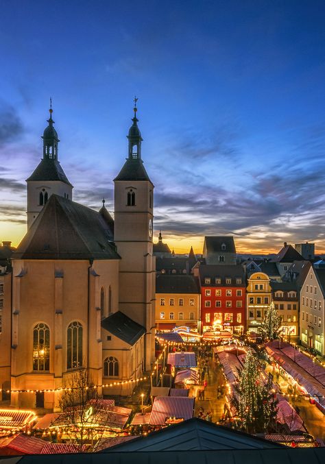 Regensburg (Bayern) Regensburg Germany, German Christmas Markets, Christmas Markets Europe, Bavaria Germany, Sacred Places, Dream Destinations, Places Around The World, Bavaria, Beautiful World