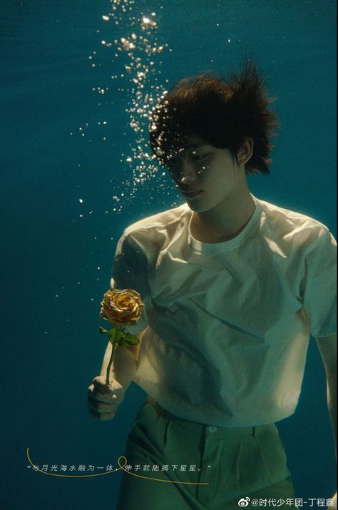 Mermaid Boy, Water Aesthetic, Hand Drawing Reference, Human Poses Reference, Color Film, Under Water, Reference Poses, Anime Couples Manga, Pose Reference Photo