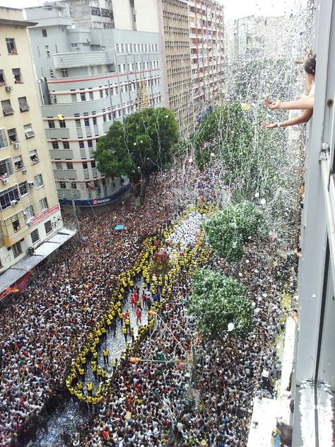 Procession of the Virgin of Nazareth in Belem (Brazil), with nearly 2,000,000 people in the streets! Belem Brazil, Brazilian Samba, Brazil Culture, City Light, Brazil Travel, World Party, Walk The Earth, The Portal, Belem