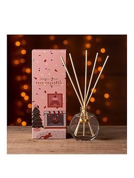 The Aromatherapy Co. Holiday Cheer Christmas Diffuser - Rose Prosecco Celebrate the festive season with the floral and fruity notes of rose prosecco. With a simple yet attractive design, these accessory suits any interior theme. Details: - Clear glass jar - 100ml diffuser - Rose prosecco fragrance - Essential oils Depth: 45 MM Height: 95 MM Width: 85 MM Christmas Reed Diffuser, Rose Prosecco, Diffuser Christmas, Candle Fragrance, Home Spray, Clear Glass Jars, Christmas Packaging, Essential Oil Fragrance, Glass Paperweights