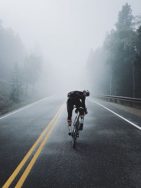 We don't always know what is ahead of us, but keep going, don't look back. #perseverance #yourfuture #keepgoing #endgoal #heavyglare Cycling Inspiration, Range Velo, Foto Sport, Cycling Photography, Cycling Motivation, Bike Photography, Cycling Tips, Riding A Bike, Mountain Bike Shoes