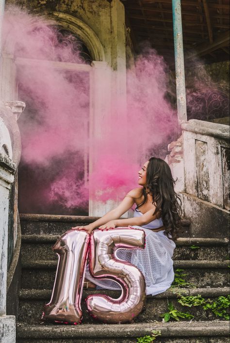 15 Photoshoot Ideas With Balloons, 15 Birthday Picture Ideas, 15 Birthday Photoshoot, 15 Pictures Ideas, 18th Birthday Photoshoot Ideas Outdoors, Sweet 15 Photoshoot Ideas, Book De Fotos 15 Ideas, 15 Birthday Photoshoot Ideas, 15 Photoshoot Ideas