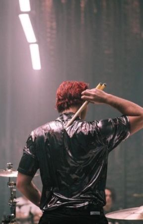 The Hair and Makeup Artist- Ashton Irwin - 100 - Wattpad Ashton Irwin Imagines, Aston Irwin, 5sos Ashton, 5sos Wallpaper, 5sos Pictures, Michael Gordon, Lock Screens, Ashton Irwin, Five Seconds Of Summer