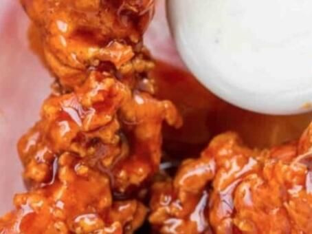 Crispy Honey Buffalo Chicken Strip Tenders - NewsBreak Crispy Buffalo Wings Recipe, Honey Buffalo Chicken, Buffalo Chicken Strips, Chicken Strip, Salmon Burger Recipe, Fried Chicken Recipe Southern, Lemon Ricotta Cake, Lemon Pepper Chicken Wings, Chorizo And Potato