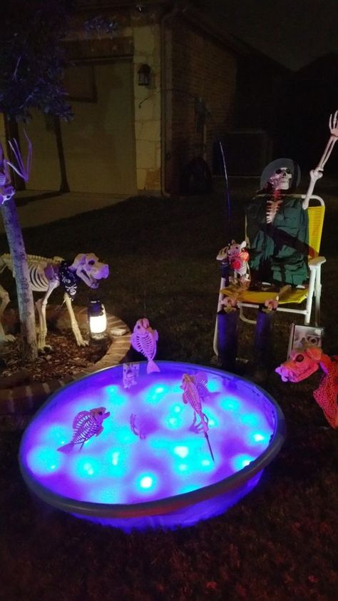 DIY Front Porch Halloween Decorations Halloween Decorations Party Scary, Halloween Camping, Cheap Halloween Decorations, Easy Diy Halloween Decorations, Hallowen Ideas, Diy Halloween Decor, Adornos Halloween, Cheap Halloween, Halloween Porch Decorations