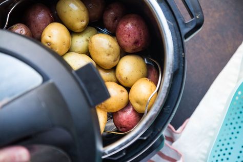 Instant Pot Red Potatoes, Pressure Cooker Potatoes, Leftover Breakfast, Potato Toppings, Smashed Potatoes, Potato Side Dishes, How To Cook Potatoes, Insta Pot, Boiled Potatoes