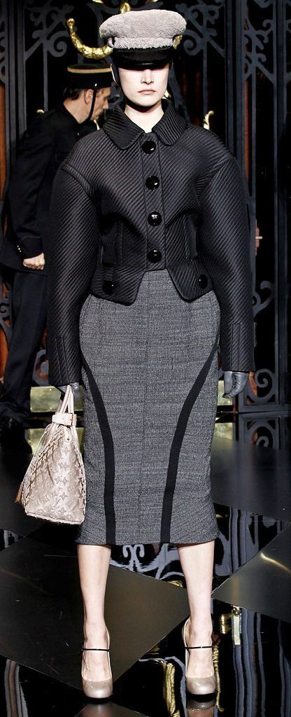 Louis Vuitton Collection, Louis Vuitton Fashion, Glamour Fashion, Fall Fashion Trends, Chic Woman, Classy Women, Black Beauty, French Fashion, Crop Jacket