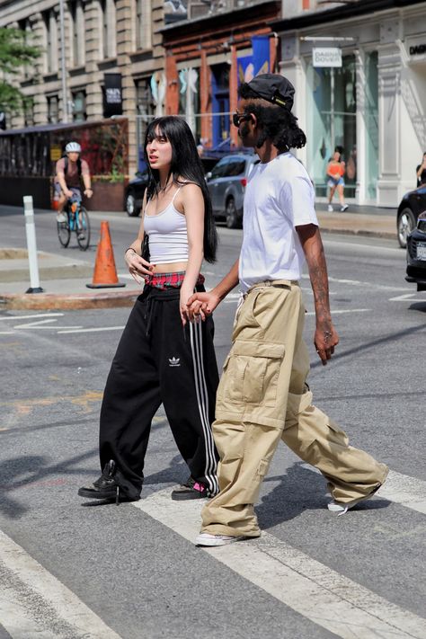 #streetstyle #streetwear #outfitideas Streetwear Couple Street Style, Couple Street Style, Couple Streetwear, Streetwear Couple, In Style, Fashion Inspo, Street Style, Street Wear, Instagram Photos