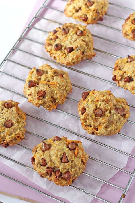 If you are running late in the mornings then these cookies make the perfect grab-and-go breakfast and are also great for an after-school snack. They are super soft which makes them ideal for toddlers to munch on too! #breakfastideas #grabandgobreakfast #afterschoolsnacks #breakfastcookies Vegetable Cookies, Healthy Oats Breakfast, Toddler Picky Eater, Oat Breakfast, Healthy Oats, Oat Recipes, Breakfast Cookie, Breakfast Cookie Recipe, Carrot Cookies