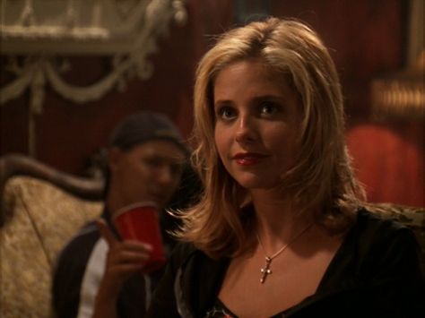 Buffy Summers \\ Episode - Faith, Hope and Trick Buffy Summers, Sarah Michelle Gellar, Buffy The Vampire Slayer, Vampire Slayer, Faith Hope, Serie Tv, Favorite Tv Shows, Angel, Tv