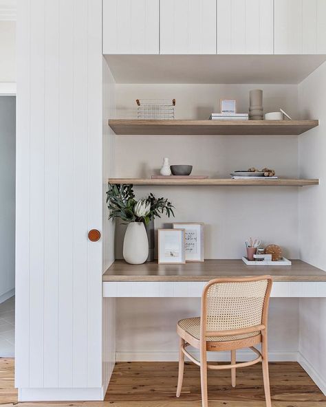 Simple White Desk, Scandinavian Office, Study Room Design, Scandinavian Style Home, Office Nook, Scandi Home, Study Nook, Décor Boho, Décor Diy