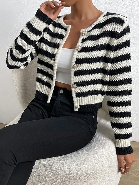 Woman in striped crop cardigan Cardigan Casual, Pullover Outfit, Cropped Cardigan Sweater, Button Front Cardigan, Casual Cardigans, Long Sweaters Cardigan, Casual Stripes, Striped Cardigan, Fiber Arts