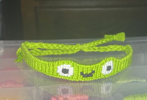 Alpha pattern #89623 variation #167562 | BraceletBook Frog Friendship Bracelet, Frog Bracelet Pattern, Friendship Bracelet Patterns Animals, Frog Alpha Pattern, Frog Friendship Bracelet Pattern, Alpha Bracelet Pattern One Piece, Alpha Friendship Bracelet Keychain Patterns, Face Smile, Frog Eye