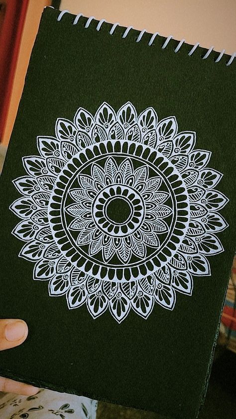 R Mandala Art, White Pen Art On Black Paper Mandala, White Mandala On Black Paper, Pen Mandala, Mandala Frame, Mandala Sketch, Paper Sketch, Doddle Art, Black Mandala