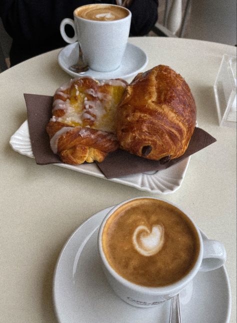 Italy Breakfast, Italian Breakfast, Italian Lifestyle, Best Breakfast, Coffee Break, Coffee Time, Coffee Drinks, Morning Coffee, French Toast