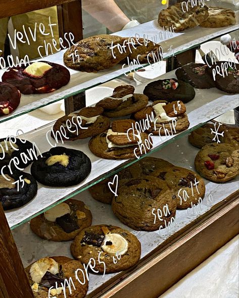 Cookie Shop Aesthetic, Cookie Presentation Ideas, Bussines Packaging, Bake Sale Displays, Bake Sale Packaging, Cookie Display, Cookie Shop, Cookie Pictures, Korean Cafe