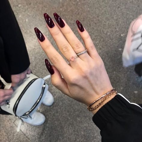 Dark Purple Acrylic Nails Coffin, Wine Nails, Kutek Disney, Goth Nails, Nagel Tips, Red Nail Polish, Casual Nails, Burgundy Nails, Soft Nails