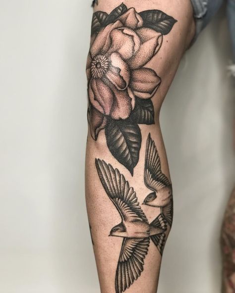 H.B. Nielsen on Instagram: “Magnolia knee & swallows for some progress on Andy’s leg sleeve. lines healed. Thanks! hbnielsentattoo@gmail.com” Bird Knee Tattoo, Rooster Tattoo, Magnolia Tattoo, Knee Tattoo, Leg Sleeve, Leg Sleeves, Swallows, Flower Tattoo, Magnolia