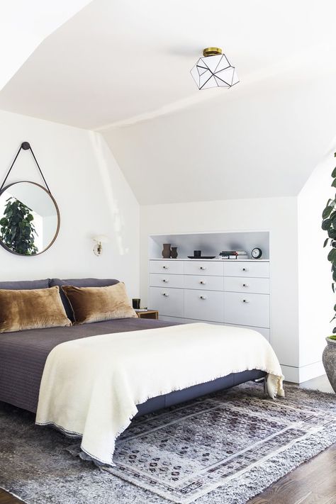 Clean, neutral bedroom for a calming vibe Cozy Bedroom Design, Modern Remodel, Bed Dresser, Decor Ikea, Bedroom Decor Cozy, Cool Ideas, Decor Minimalist, Remodel Bedroom, Beautiful Bedrooms