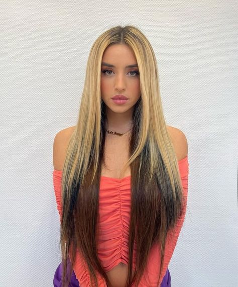 Indigo Hair, Lola Indigo, Beautiful Long Hair, Supergirl, Cute Hairstyles, Hair Inspiration, Hair Stylist, Curly Hair Styles, A Woman