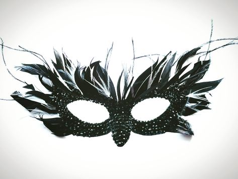 Villain Mask, Punk Mask, Cruella Costume, Types Of Feathers, Venetian Carnival Masks, Ball Mask, Feather Mask, Cruella Deville, Costume Masks