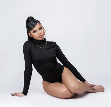 Black Onesie Photoshoot, Headshot Birthday Photoshoot, Bodysuits Photoshoot Ideas, Body Suit Photoshoot Black Women, Bodysuit Picture Ideas, Bodysuit Photoshoot Ideas Studio, Simple Photoshoot Ideas Studio, Black Body Suit Photoshoot, Bodysuit Photoshoot Ideas Birthday