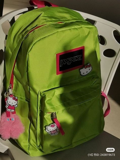 Jansport Backpacks Aesthetic, Cute Bookbags, School Backpack Organization, Mochila Jansport, Diy Photo Book, Cute Luggage, Stylish School Bags, Aesthetic Backpack, My Style Bags