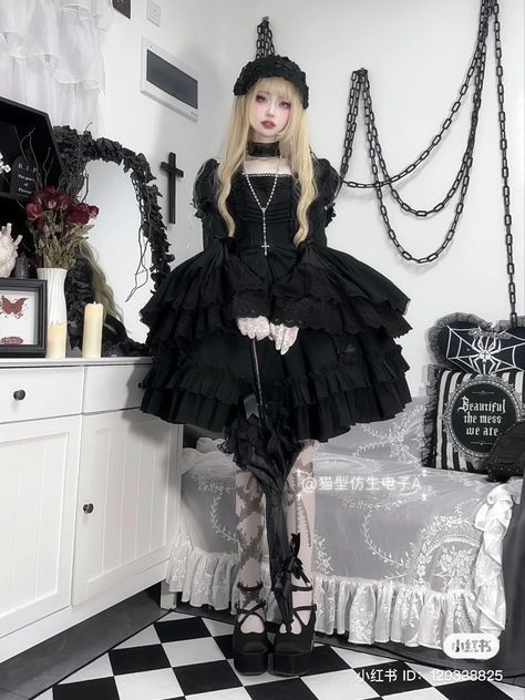 Japanese Goth, J Goth, Dollcore Outfits, Lolita Outfits, Beauty Aesthetic, Frilly Dresses, Goth Girl, Gothic Dress, Gothic Outfits