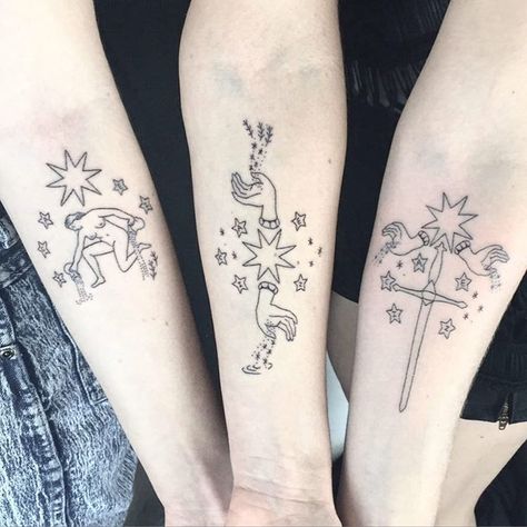 ✩✷Star Sisters✷✩ #stickandpoke's based on #tarot card The Star✩ Thanks girls! Tarot Card Tattoo, Tarot Tattoo, Dibujos Tattoo, Handpoke Tattoo, Card Tattoo, Dream Tattoos, Star Tattoos, Art Tattoos, Trendy Tattoos