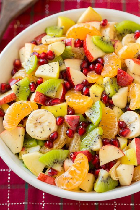 Winter Fruit Salad with Lemon Poppy Seed Dressing: Save yourself time by making the lemon poppy seed dressing days ahead and adding it to your salad minutes before you serve. Find more easy, tasty, and make ahead Christmas brunch recipes and menu ideas perfect for holiday parties and buffets. Christmas Brunch Menu, Brunch Christmas, Lemon Poppy Seed Dressing, Winter Fruit Salad, Recipes Steak, Christmas Brunch Recipes, Salad Kale, Fast Dinner, Winter Fruit