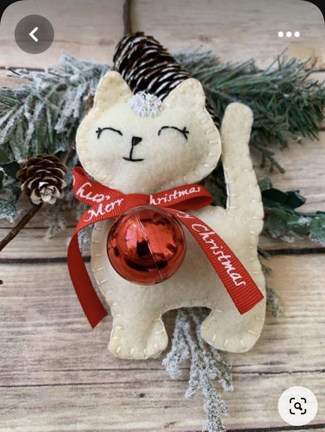 Diy Felt Christmas Ornaments, Ornaments Ideas, Felt Crafts Christmas, Diy Christmas Tree Ornaments, Cat Christmas Ornaments, Felt Christmas Decorations, Diy Felt, Christmas Ornament Pattern, Animal Designs