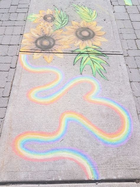 Sidewalk Chalk Art Ideas For Graduation, Cute Chalk Doodles, Pretty Chalk Art, Rainbow Chalk Art, Cute Chalk Ideas Easy, Chalk Ideas Aesthetic, Chalk Designs Sidewalk Easy, Easy Things To Draw With Chalk, Cool Chalk Drawings