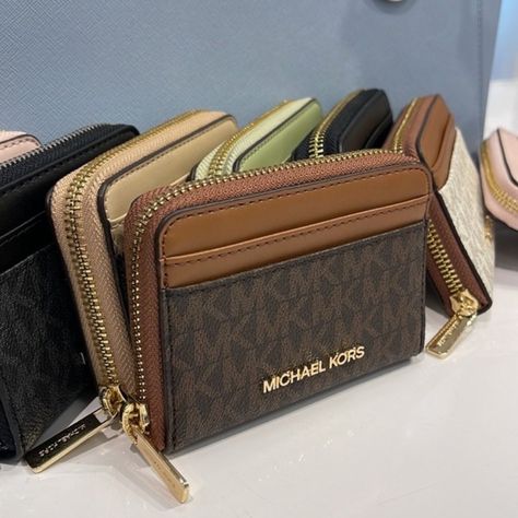 Michael Kors Keychain, Micheal Kors Wallet, High End Handbags, Aesthetic Bag, Mk Wallet, Aesthetic Bags, Michael Kors Wristlet, Instagram Gift, Pretty Phone Cases