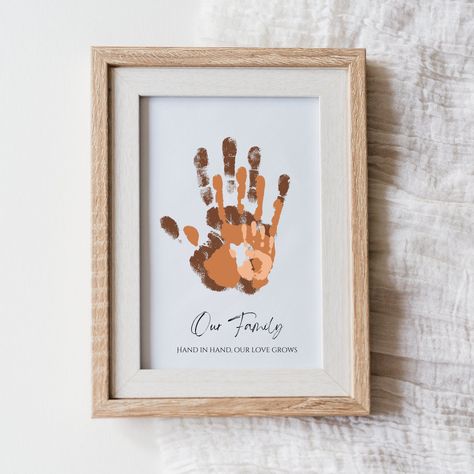 Family Hand Print Art, Personalized Gift For Mom, Keepsake Custom Gift, Printable Nursery Handprint Art, Custom Father's Day Gift, Family Gift Save lasting memories with this beautiful family handprint art. Create the unique prints of each family member, and a personalized and meaningful piece of art that celebrates your bond and love for each other. It's a cherished keepsake showcasing the uniqueness of each individual, perfect for displaying in your home or giving as a heartfelt gift. Please note that your order includes the handprint itself.  How to order? On the personalization section, please provide us the following details: 1. Your preferred print size. 2. Your choice of handprint color per family member. (Ex: father: color 1, mother: color 3, first child: color 2, second child: col Handprint Picture Frame, Family Hand Prints On Canvas, Handprint Photo Frame, Infant Gifts To Parents, Homemade Gift Ideas For Grandparents, Family Handprint Art Canvas Cute Ideas, Family Keepsake Ideas, Diy Gift From Toddler, Baby Prints Ideas