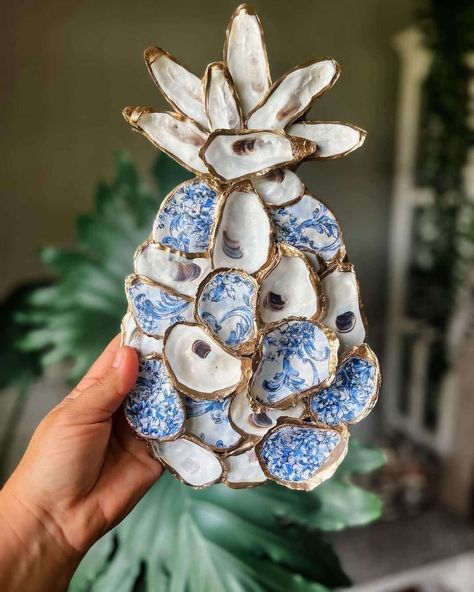 Christmas Made in the South... - Christmas Made in the South Oyster Pineapple, Oyster Diy, Pineapple Wall Decor, Group Art Projects, Oyster Shell Crafts, Blue And White Chinoiserie, Decoupage Diy, Shell Ornaments, Cotton Crafts