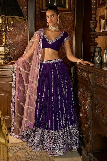 Casual Indian Outfits, Velvet Blouse Design, Dupatta Embroidery, Lehenga And Blouse, Purple Lehenga, Sangeet Outfit, Velvet Lehenga, Lehenga Saree Design, Lehenga Pattern